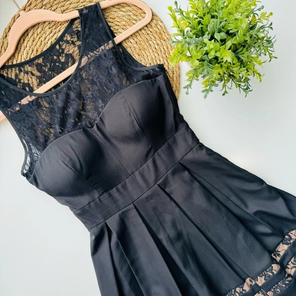 GUESS Black Lace Cocktail Fit And Flare Dress Size 0 - Picture 4 of 13